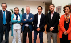 Representantes políticos y de las organizaciones durante su visita a Fundación Prodis