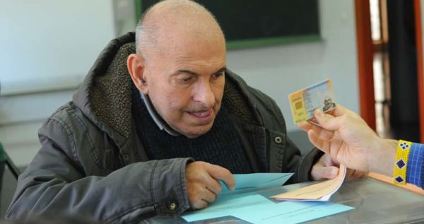 Elector votando en el Simulacro