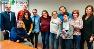 Los miembros del Comité de Representantes de Plena Inclusión Madrid junto a Mariano Casado y Silvia Sánchez - boletín actualidad discapacidad