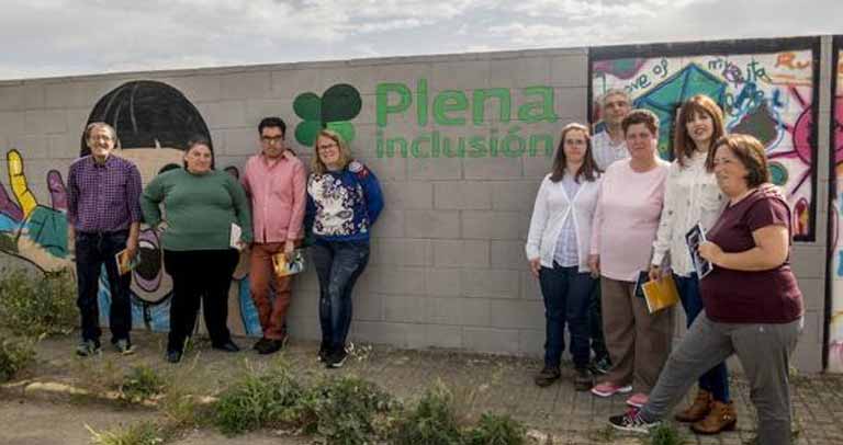 Personas con discapacidad intelectual de Plena inclusión Montijo. Foto de Plena Inclusión España
