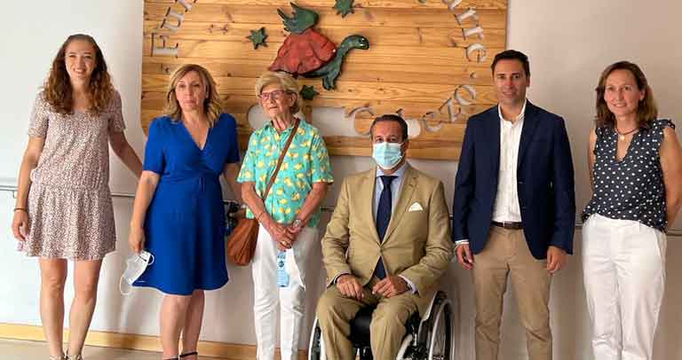 Ignacio Tremino visita la Fundación Gil Gayarre. Foto de familia.