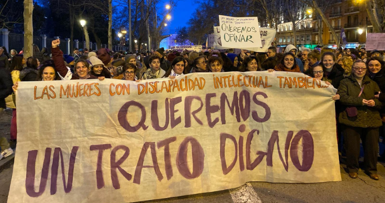 Más de 100 mujeres con discapacidad intelectual se unen al bloque de Plena Inclusión Madrid en la marcha del 8M