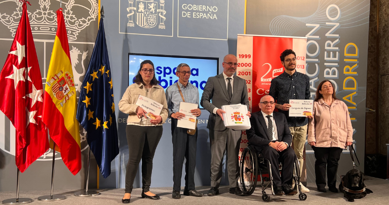 La Delegación de Gobierno en Madrid recibe ejemplares de la Constitución en formatos accesibles